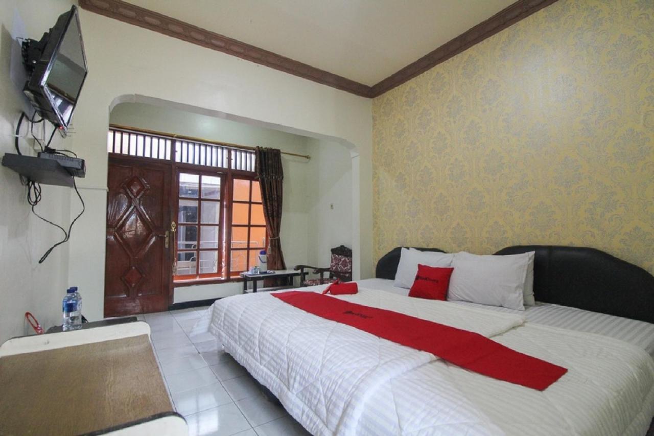 Reddoorz Near Sarangan Lake Magetan Esterno foto