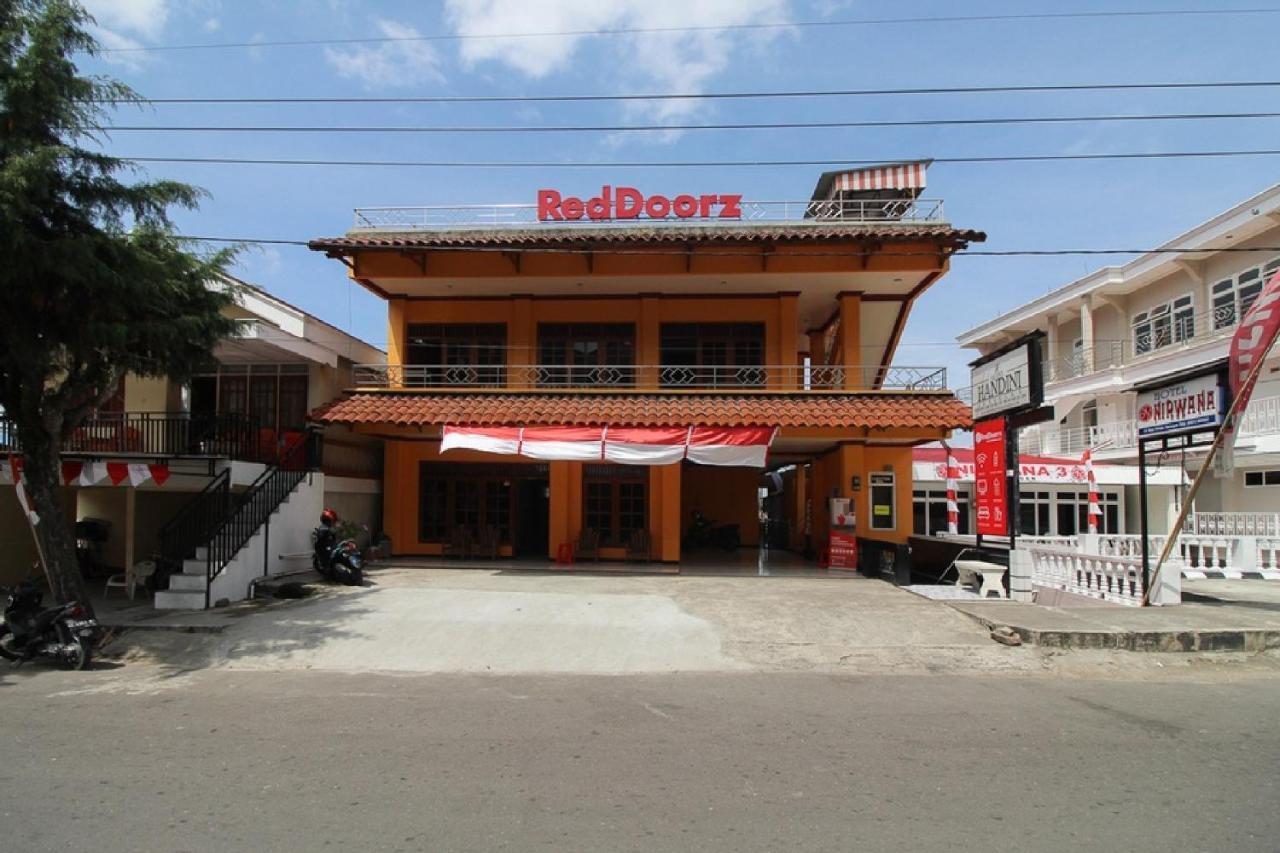 Reddoorz Near Sarangan Lake Magetan Esterno foto
