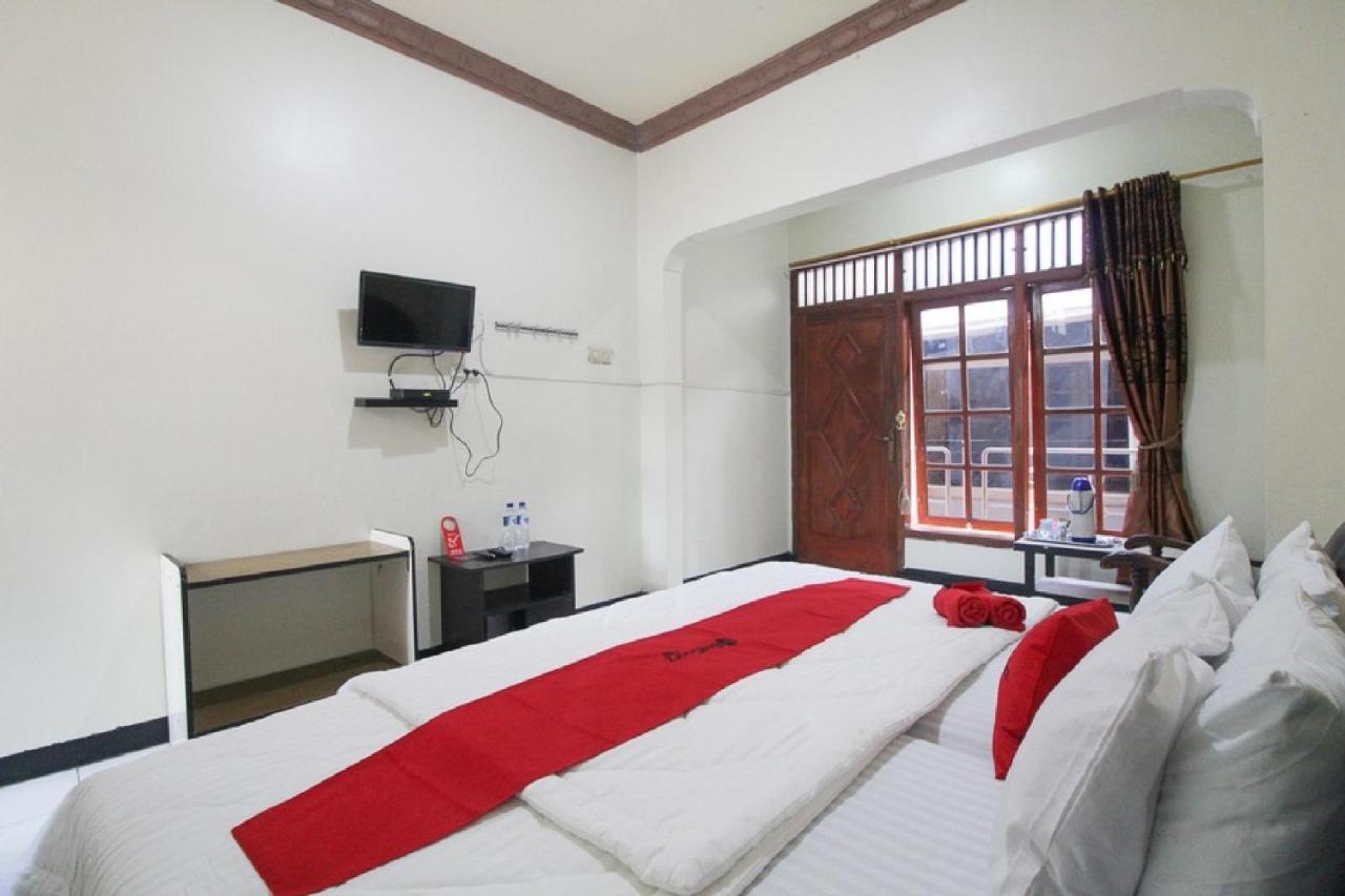Reddoorz Near Sarangan Lake Magetan Esterno foto
